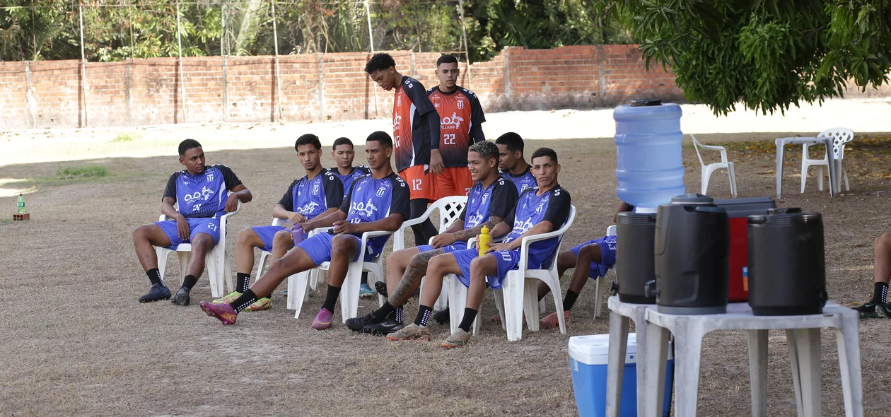 Jogadores do Teresina em 1º treino da equipe