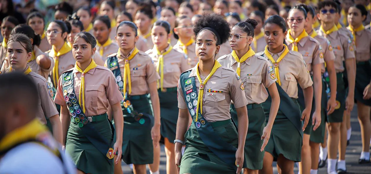 Jovens teresinenses no momento do desfile