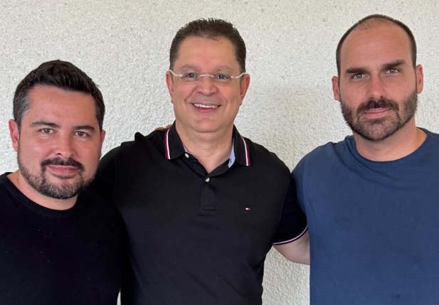 Líder do PL se reúne com Eduardo Bolsonaro e Figueiredo nos EUA