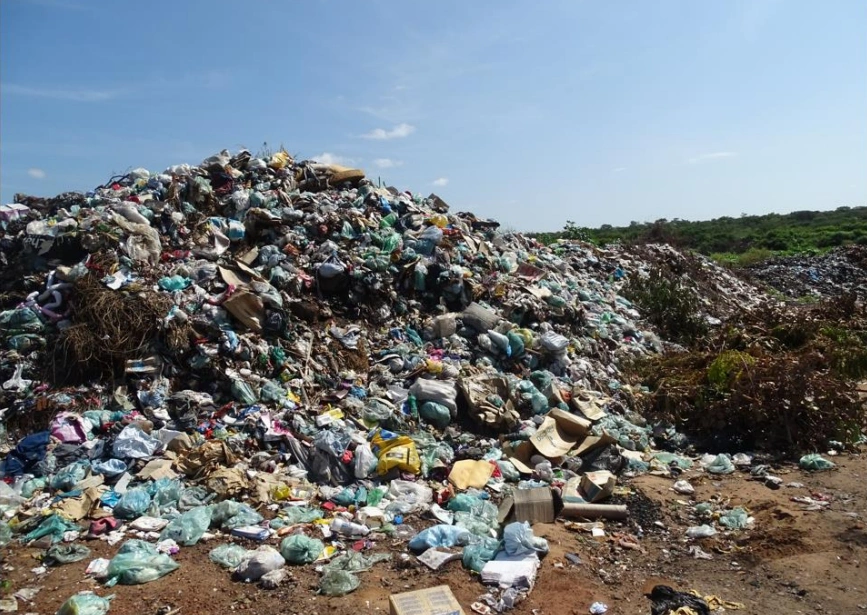 Lixão a céu aberto em Ipiranga do Piauí