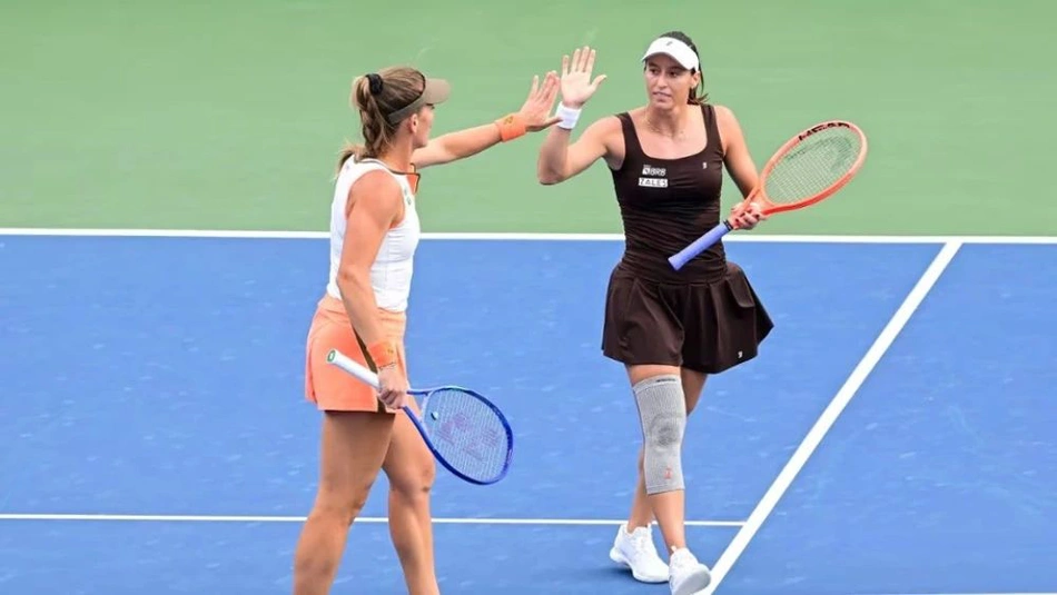 Luisa Stefani e Timea Babos durante quartas de final do Us Open