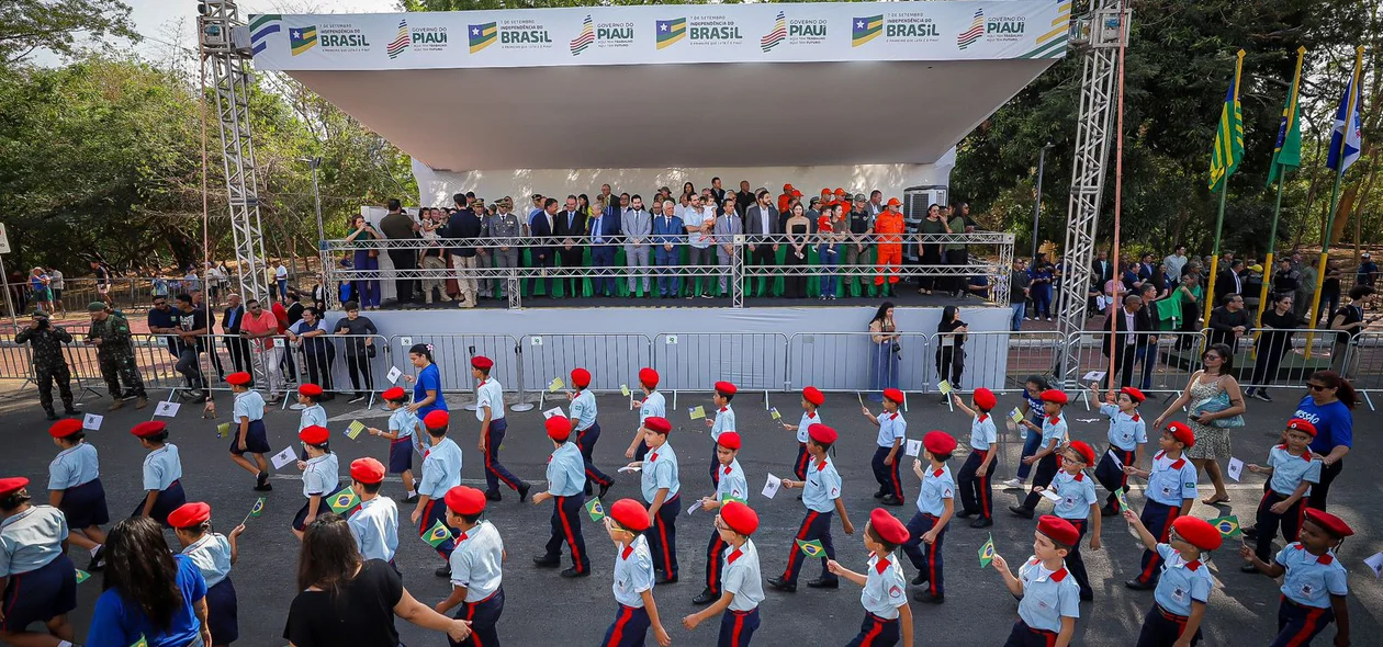 Mais de 100 homens e mulheres estão envolvidos na segurança do evento,