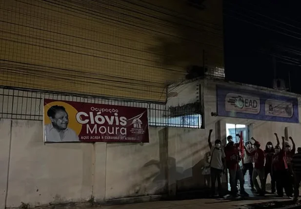 Militantes invadem antigo prédio da UFPI