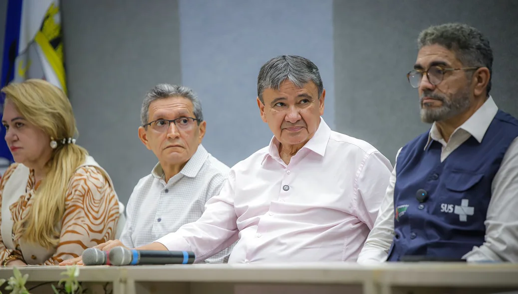 Ministro realizou as entregas nesta sexta