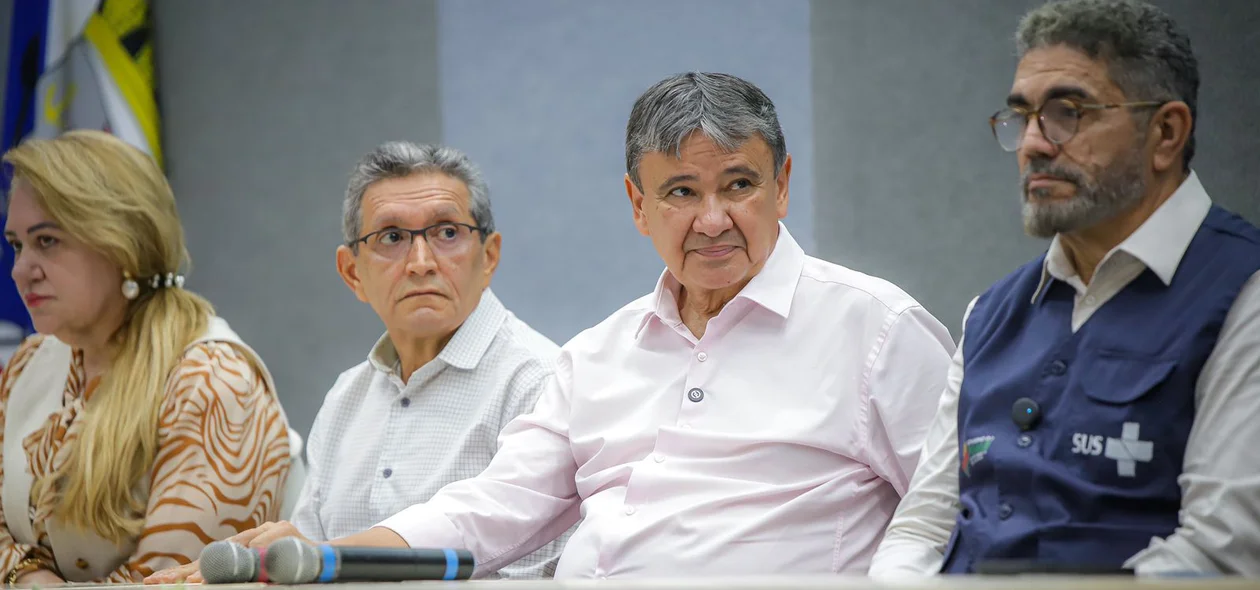 Ministro realizou as entregas nesta sexta