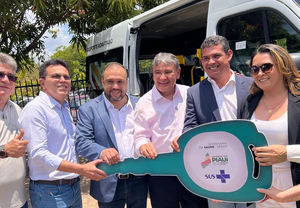 Ministro Wellington Dias entrega van adaptada para Lagoa de São Francisco