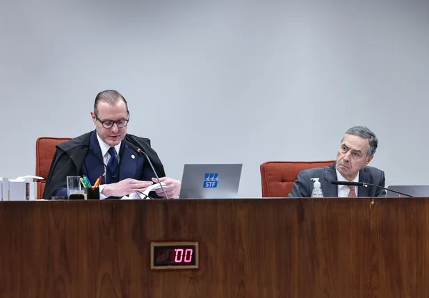 Ministros Cristiano Zanin e Luís Roberto Barroso