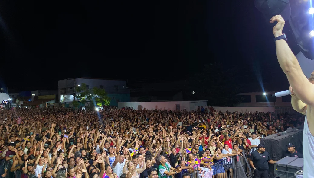 Multidão na Micarina