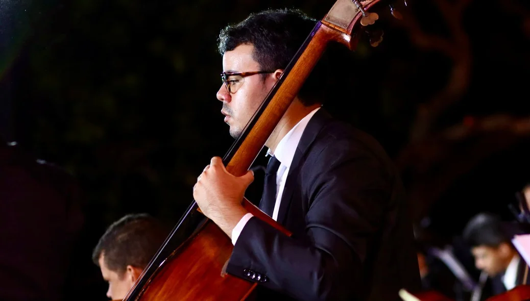 Músico presente na orquestra