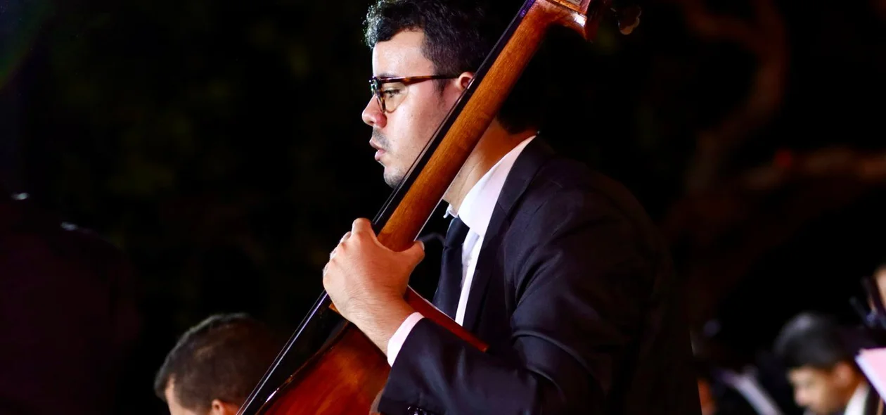 Músico presente na orquestra
