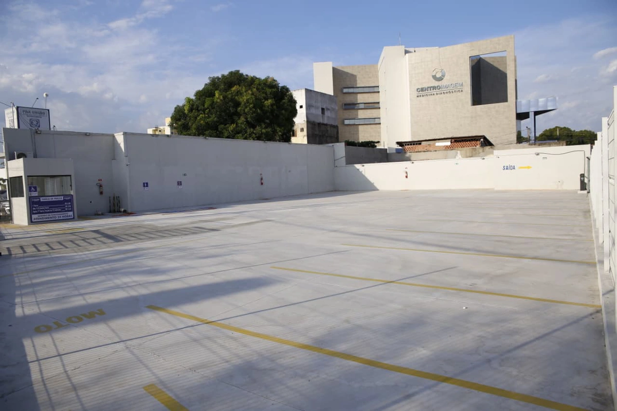 No estacionamento na na Avenida Miguel Rosa
