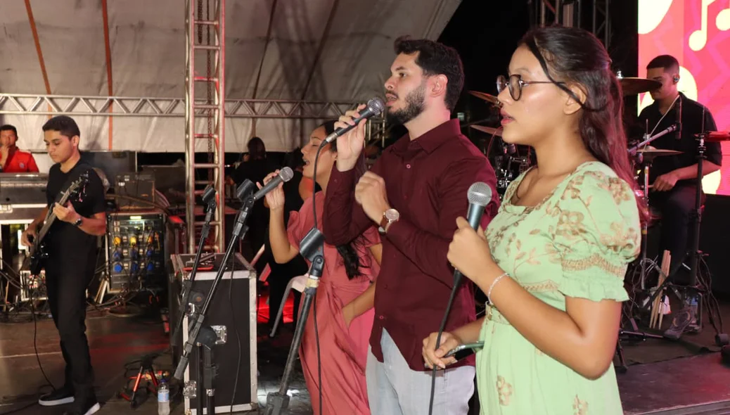 Noite de louvor e adoração