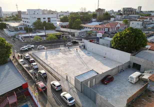 O local tem 700 m² de área total e capacidade para 32 vagas