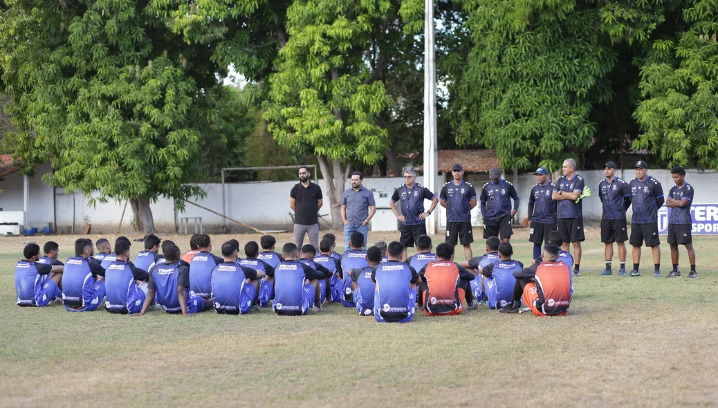 O primeiro treino do Teresina aconteceu nesta segunda (1º) sob o comando do técnico Flávio Araújo