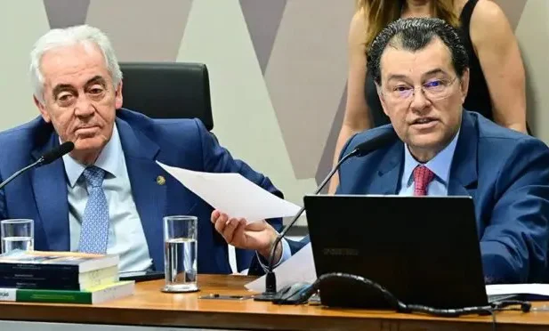 O relator da Reforma Tributária, senador Eduardo Braga e o presidente da CCJ, Otto Alencar
