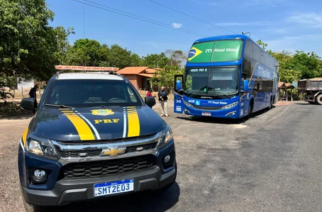 Ônibus da empresa Real Maia foi abordado pela PRF em Caxias