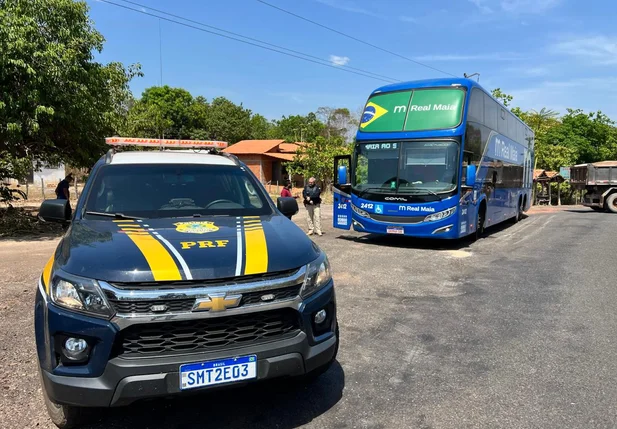 Ônibus da empresa Real Maia foi abordado pela PRF em Caxias