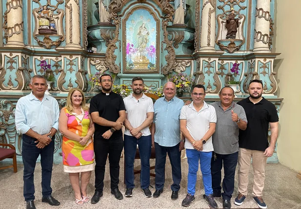 Ordem de serviço para início da reforma da Catedral Mãe da Divina Graça é assinada em Parnaíba