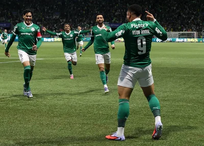 Palmeiras goleia Inter e cola no Flamengo pela liderança da Série A