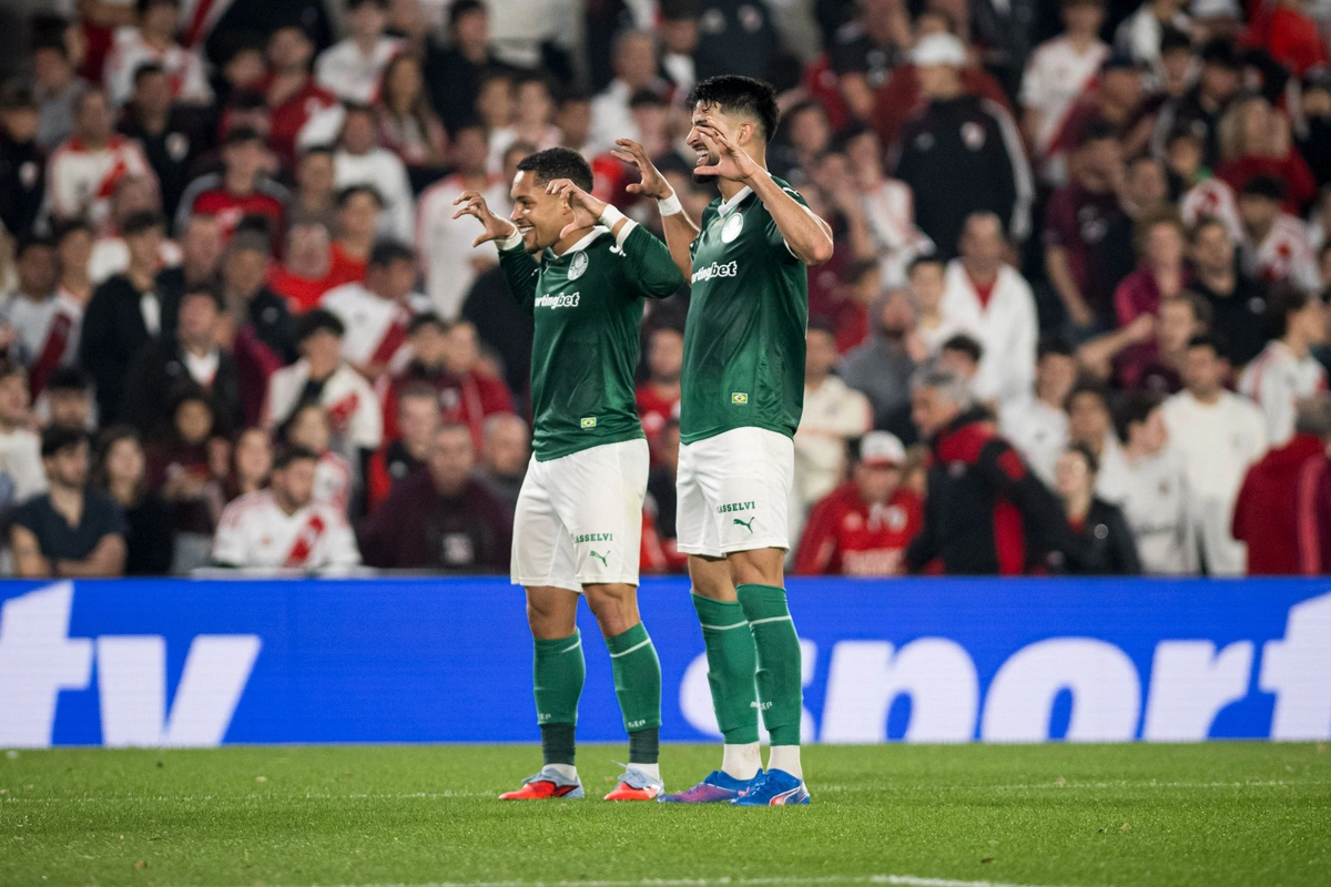 Palmeiras vence River Plate fora de casa e larga na frente na Libertadores