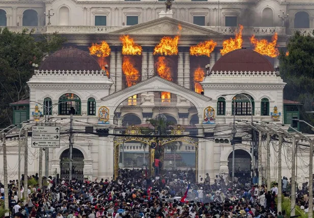Parlamento do Nepal foi incendiado durante protestos