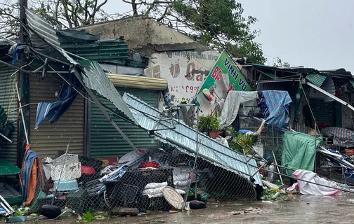Passagem do tufão Bualoi pelas Filipinas e pelo Vietnã