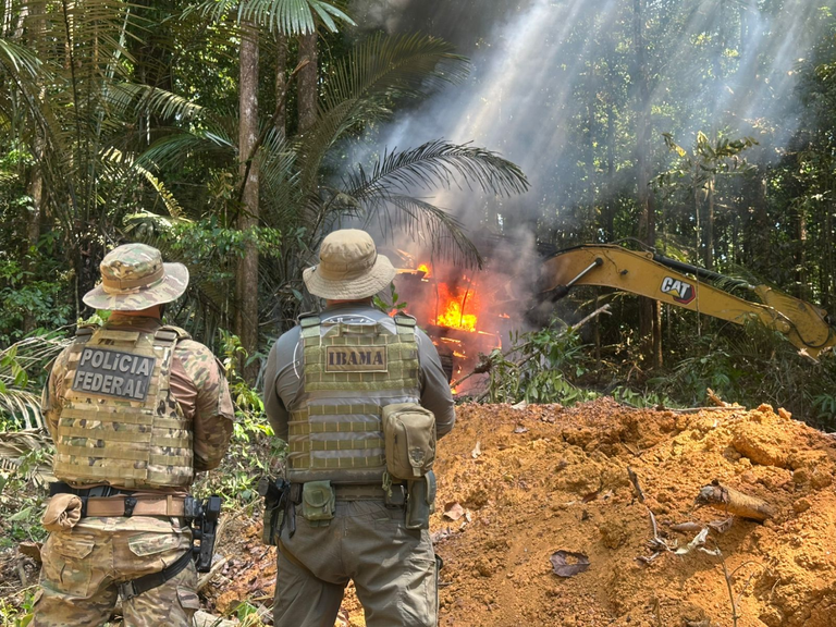 Polícia Federal e Ibama combatendo garimpo ilegal