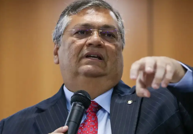 Polícia Federal indicia passageira que hostilizou ministro Flávio Dino do STF