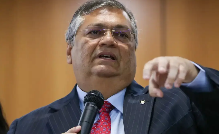 Polícia Federal indicia passageira que hostilizou ministro Flávio Dino do STF