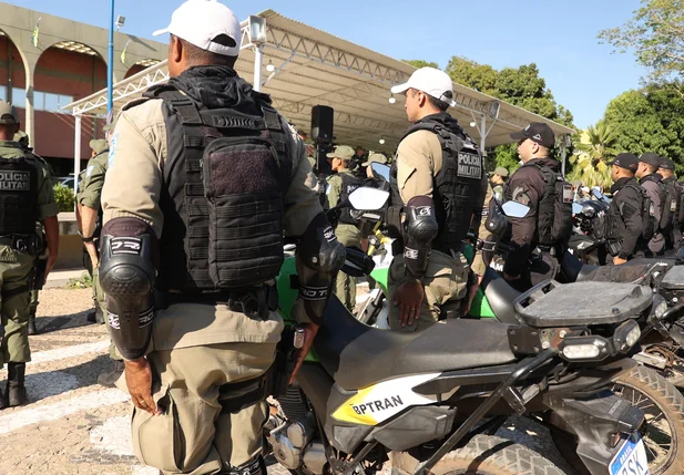 Policiais militares no lançamento da operação