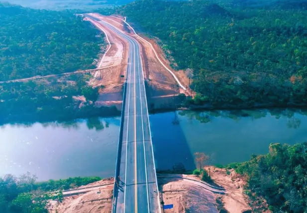 Ponte sobre o Rio Parnaíba no Sul do Piauí