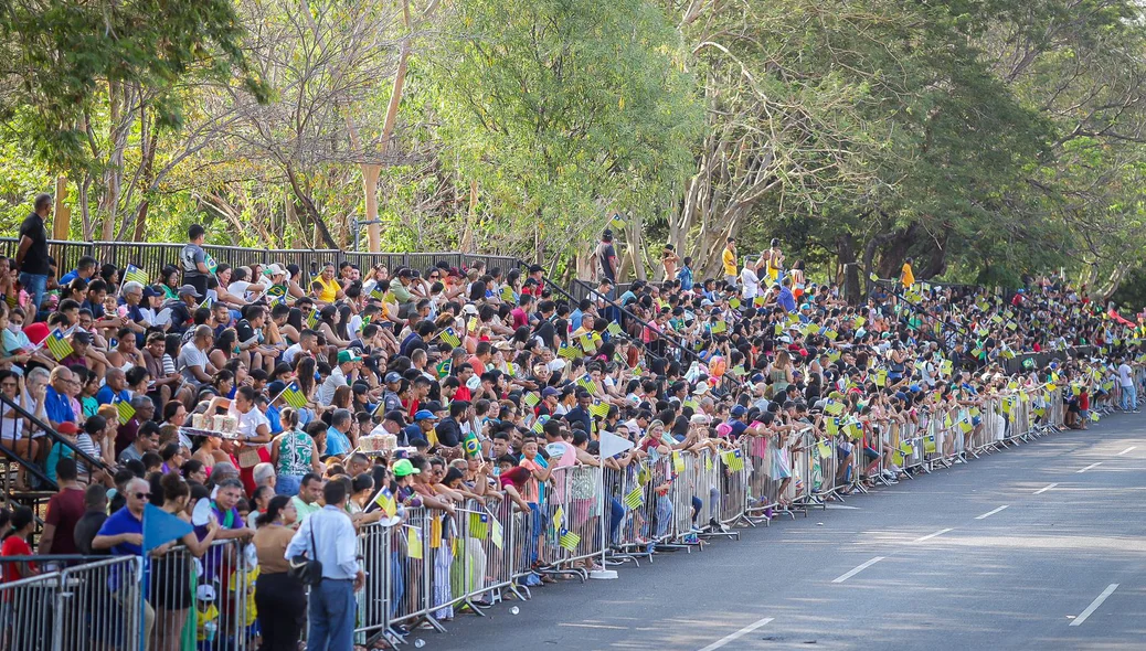 População no Desfile Cívico