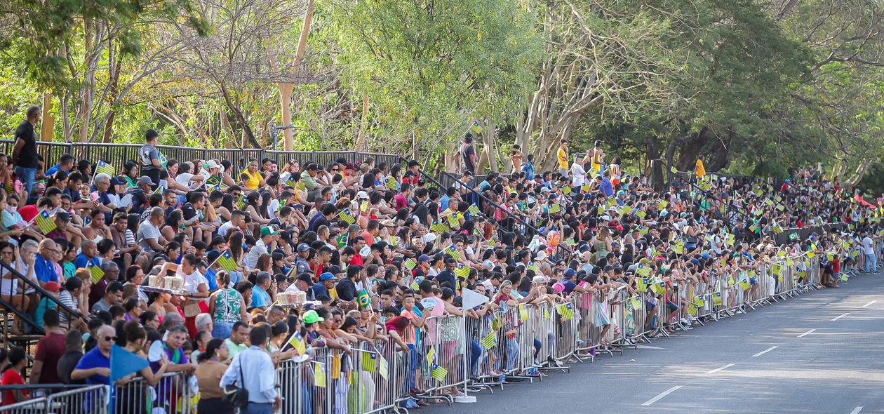 População no Desfile Cívico