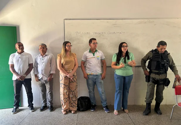 Prefeita Gerlane Cabral implanta programa de resistência às drogas e à violência
