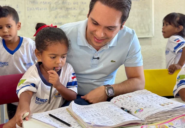 Prefeito Gilberto Júnior visita escolas