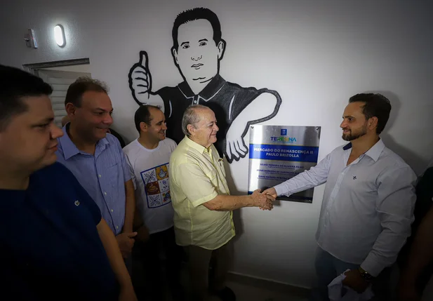 Prefeito Sílvio Mendes inaugura mercado do Renascença II