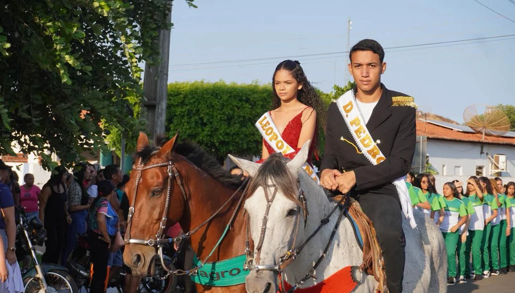 Prefeitura de Aroazes realiza desfile cívico em comemoração ao 7 de Setembro