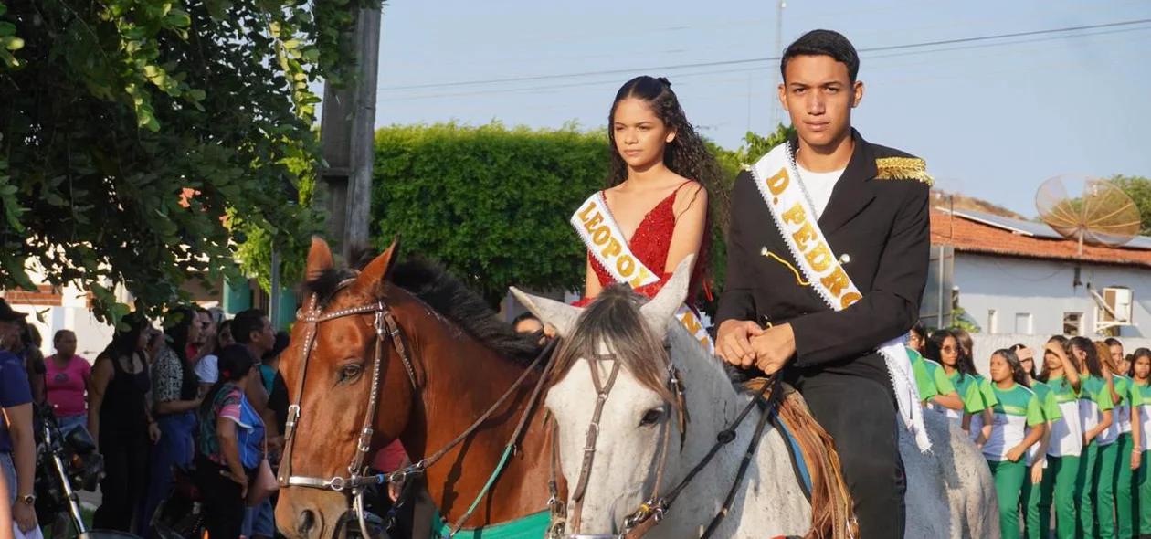Prefeitura de Aroazes realiza desfile cívico em comemoração ao 7 de Setembro