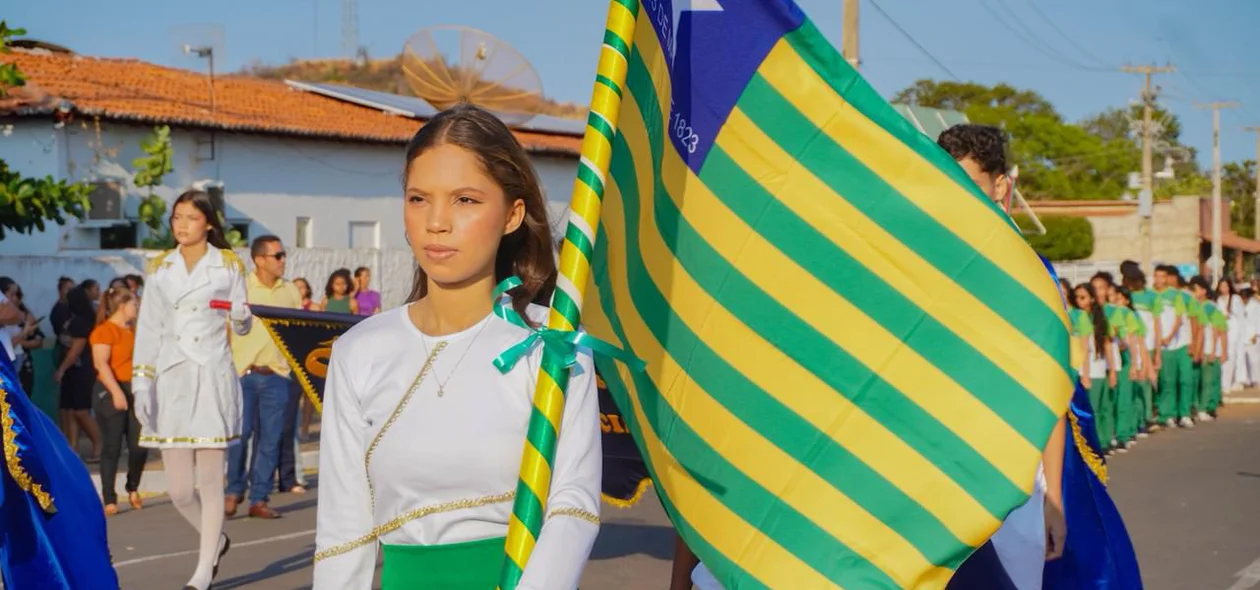 Prefeitura de Aroazes realiza desfile cívico em comemoração ao 7 de Setembro