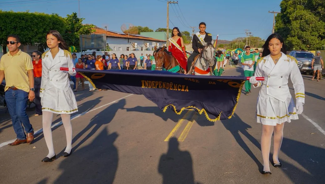 Prefeitura de Aroazes realiza desfile cívico em comemoração ao 7 de Setembro