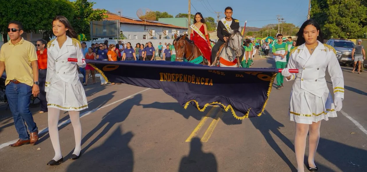 Prefeitura de Aroazes realiza desfile cívico em comemoração ao 7 de Setembro
