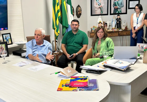 Prefeitura de Esperantina cobra solução definitiva da Águas do Piauí para problema hídrico