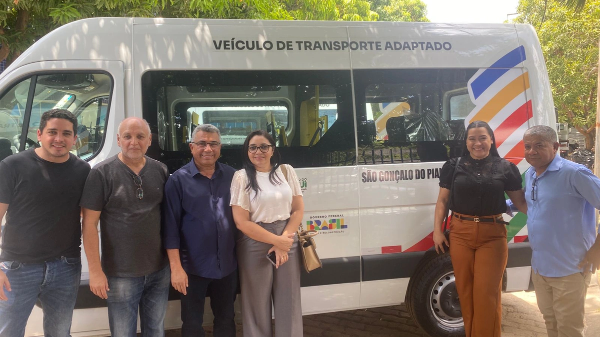 Prefeitura de São Gonçalo recebe van adaptada