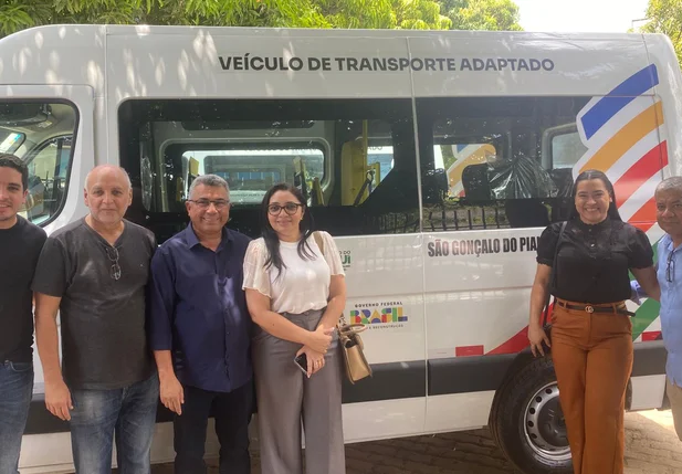 Prefeitura de São Gonçalo recebe van adaptada