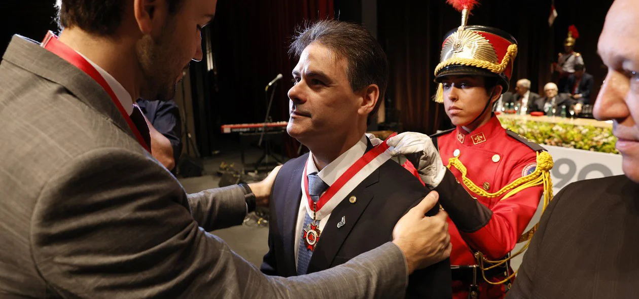 Presidente da Alepi Severo Eulálio recebe homenagem em Minas Gerais