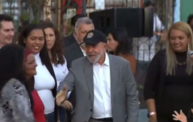 Presidente Lula dividiu palco com mulheres ligadas a facção