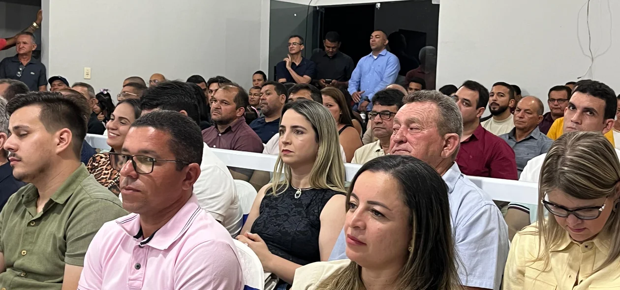 Público participou da solenidade na Câmara de São Gonçalo do Piauí