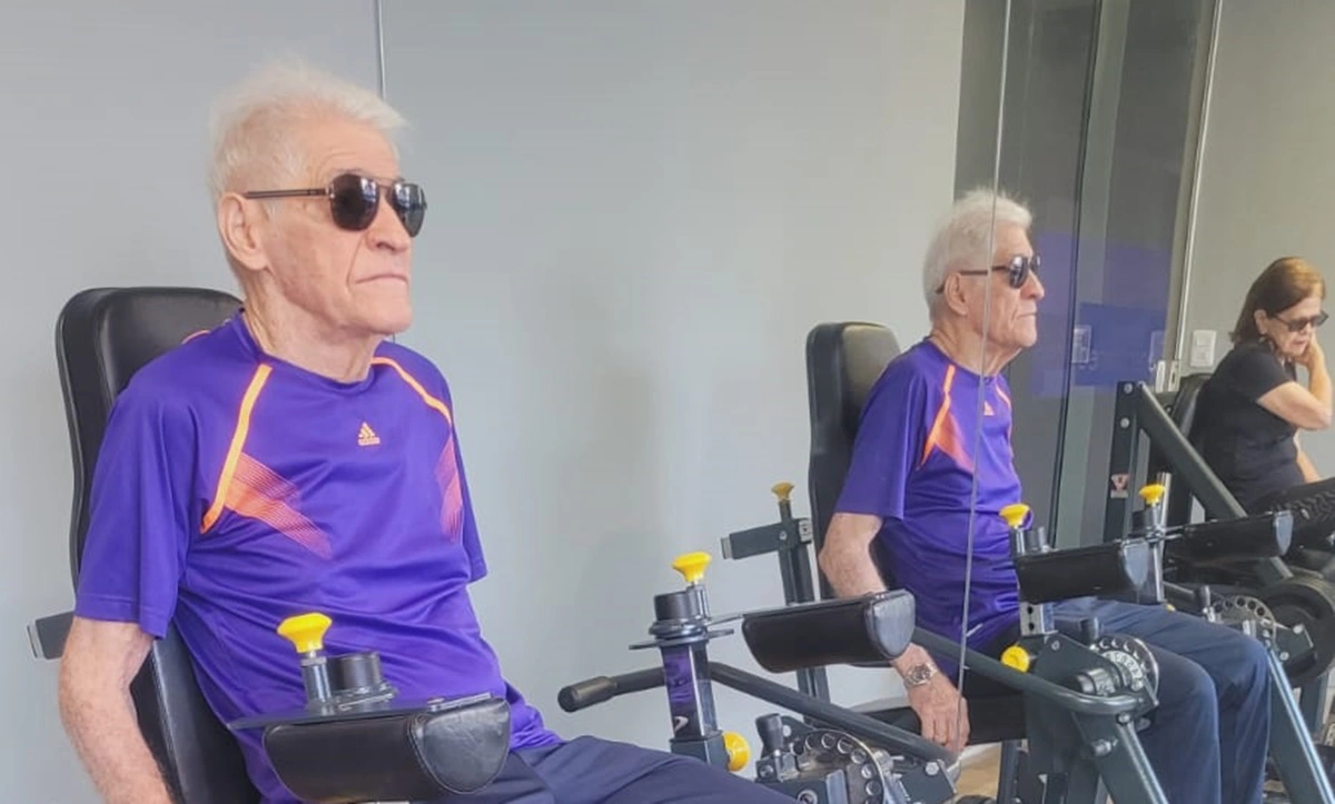 Raimundo Girão melhora sua força na musculação terapêutica