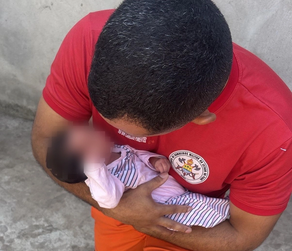 Recém-nascido engasgou com leite materno