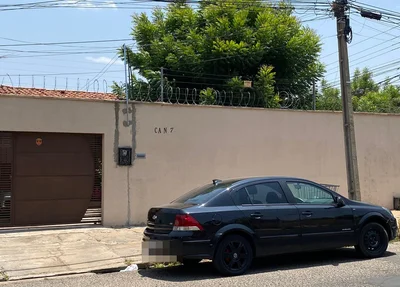 Residência onde mãe fez filhos reféns